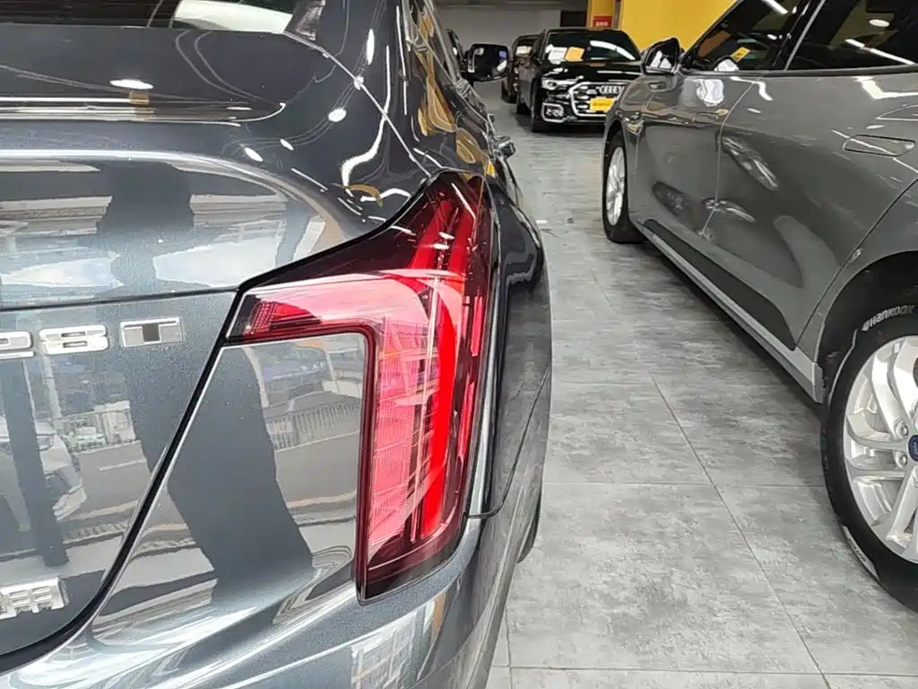 Cadillac CT5 — миниатюра 8