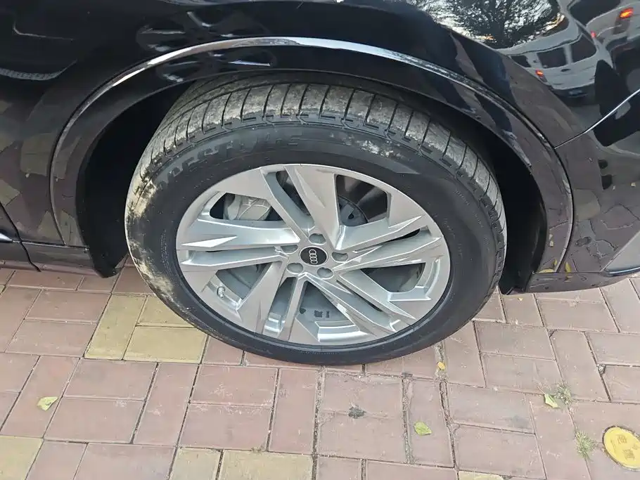 Audi Q7 — миниатюра 6