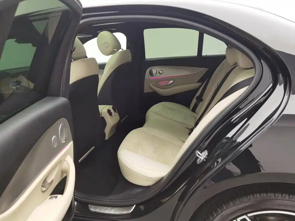 Mercedes-Benz E-Class — миниатюра 15