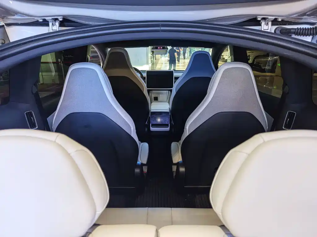 Tesla Model Y L — миниатюра 14