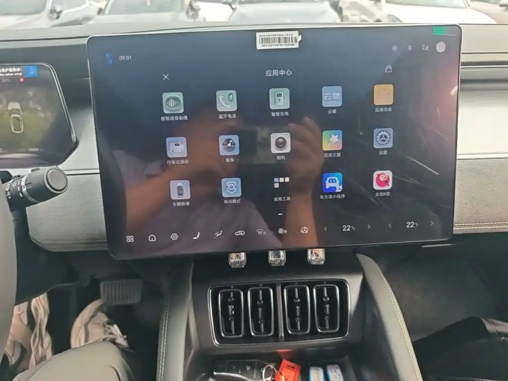 BYD L EV — миниатюра 13