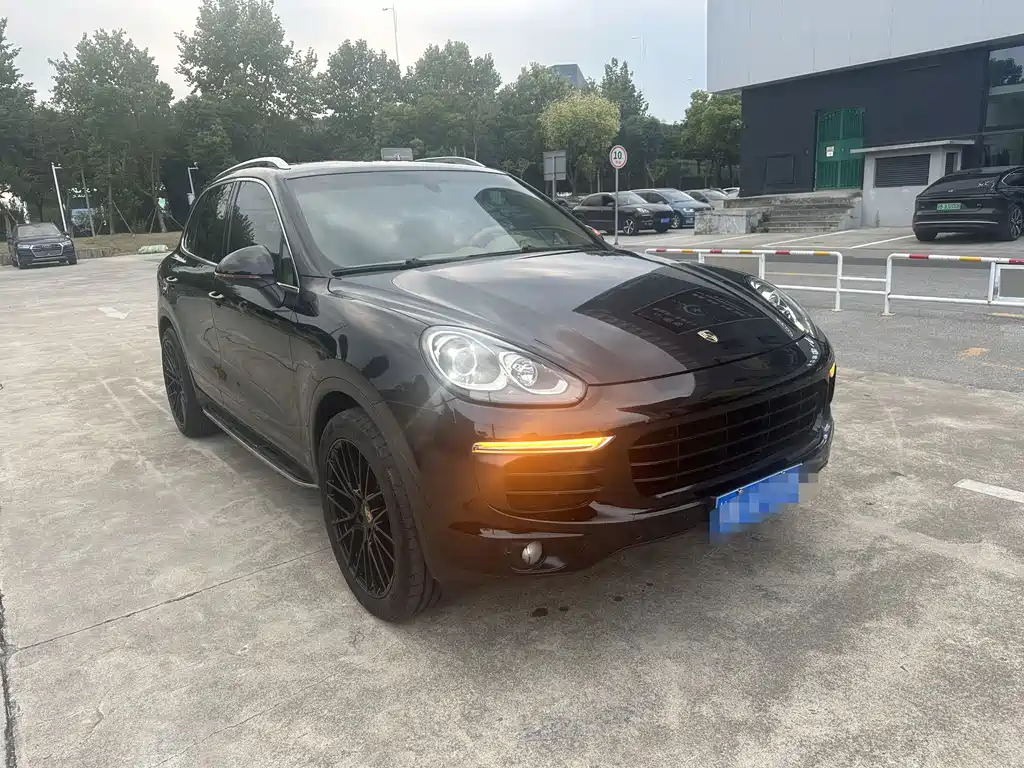 Porsche Cayenne — миниатюра 3