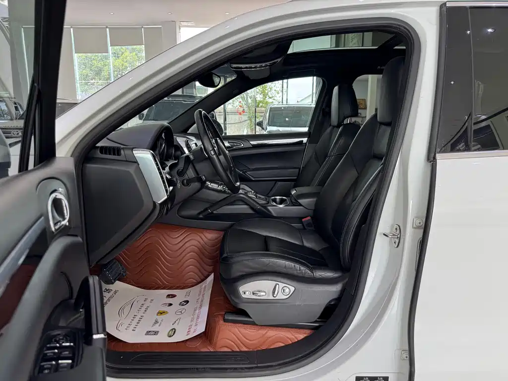 Porsche Cayenne — миниатюра 3
