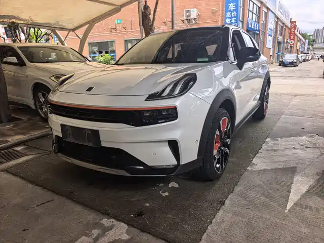 2022 Lynk & Co 06
