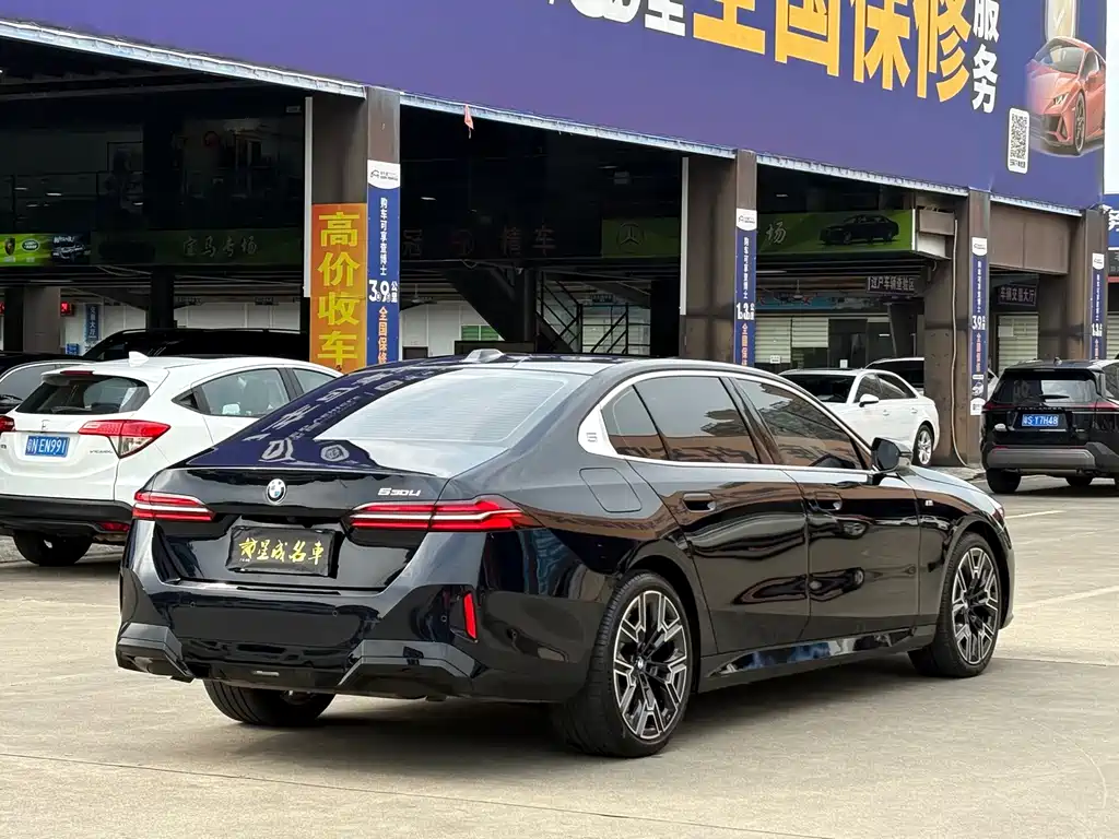 BMW 5 Series — миниатюра 18