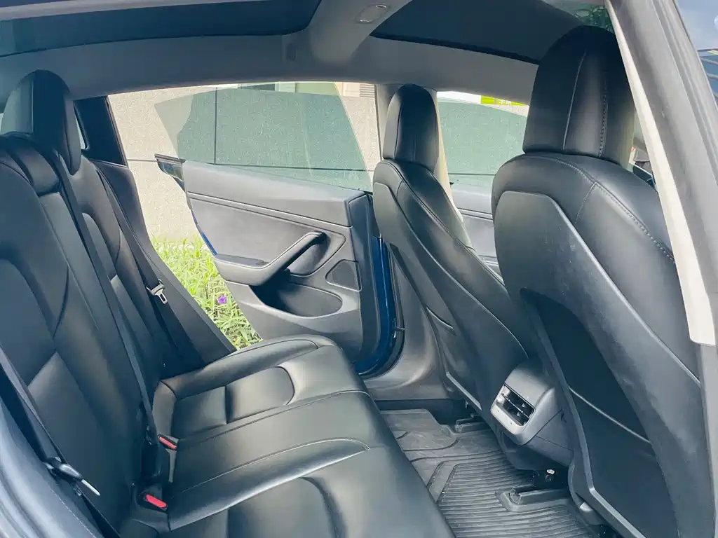 Tesla Model 3 — миниатюра 22