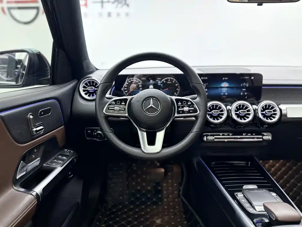 Mercedes-Benz GLB — миниатюра 11