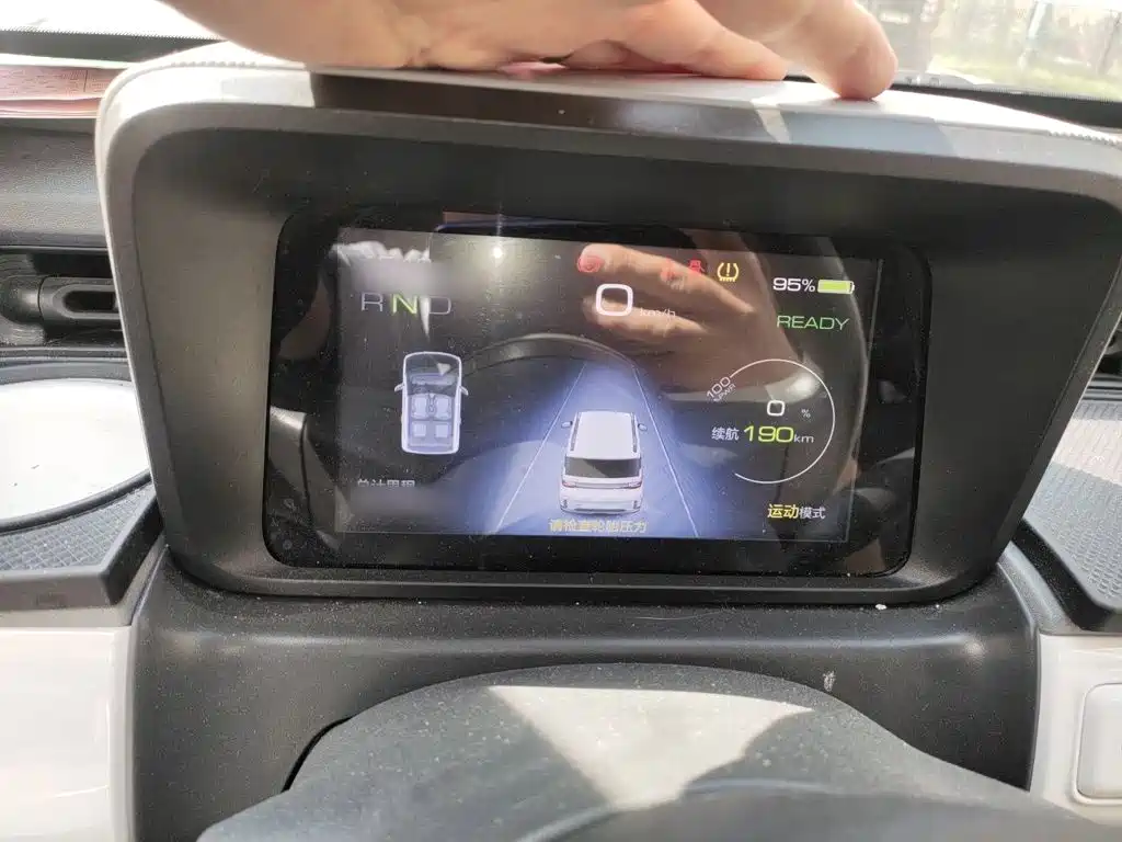 Wuling MINIEV — миниатюра 4