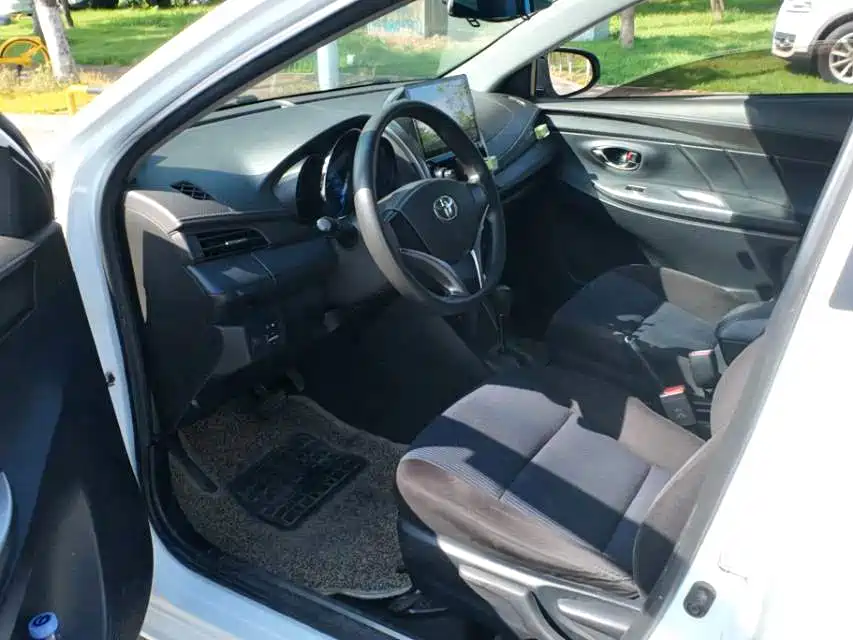 Toyota Yaris L — миниатюра 5