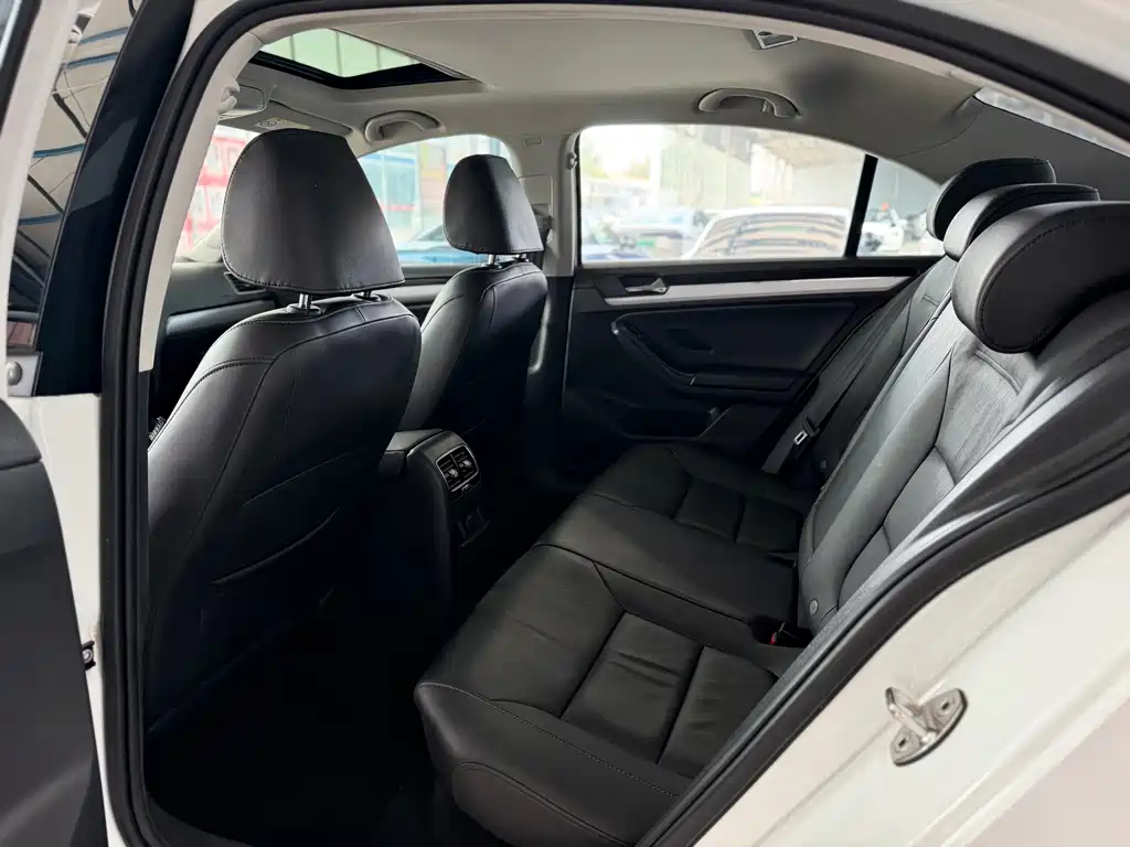 Volkswagen Sagitar — миниатюра 6