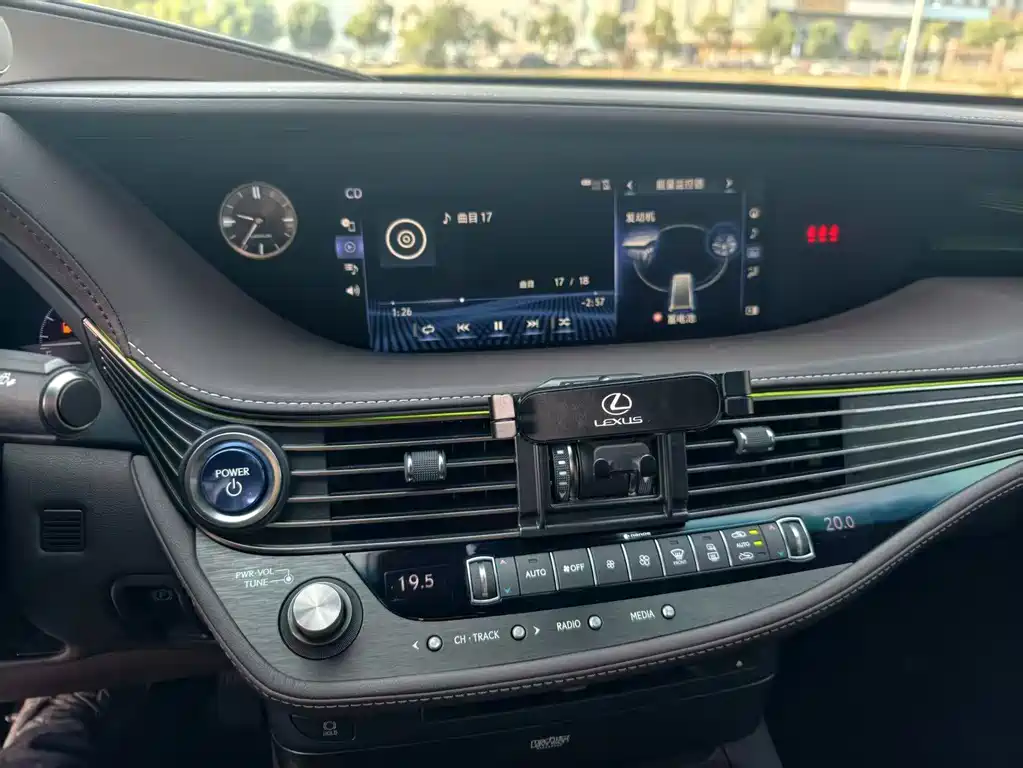 Lexus LS — миниатюра 17