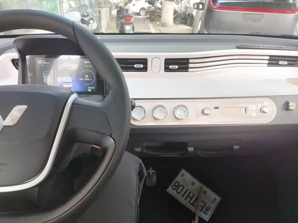 Wuling MINIEV — миниатюра 13