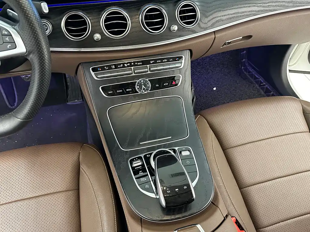 Mercedes-Benz E-Class — миниатюра 19
