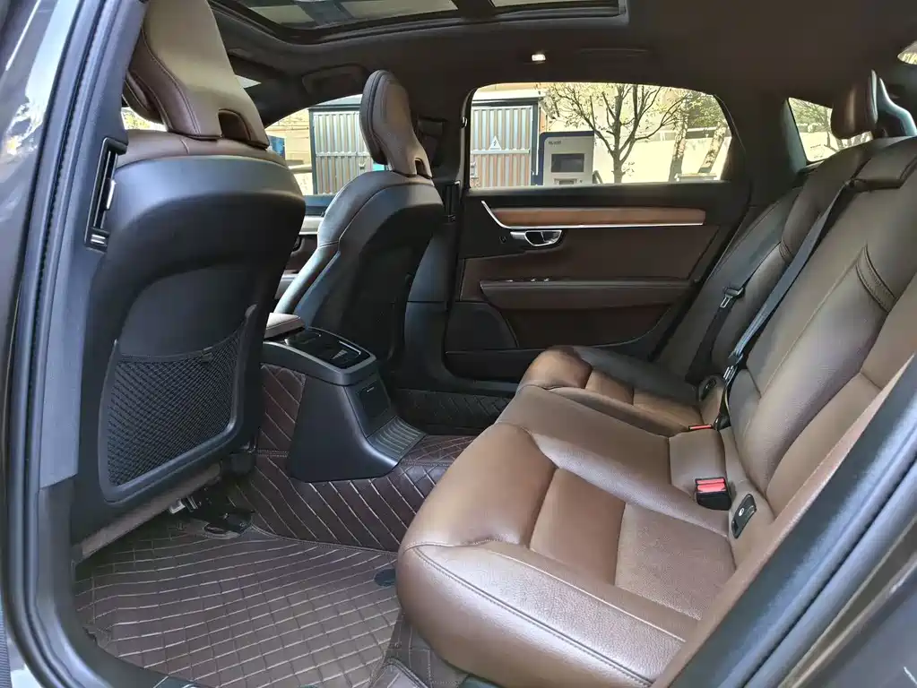 Volvo S90 2021 T8 E Luxury
