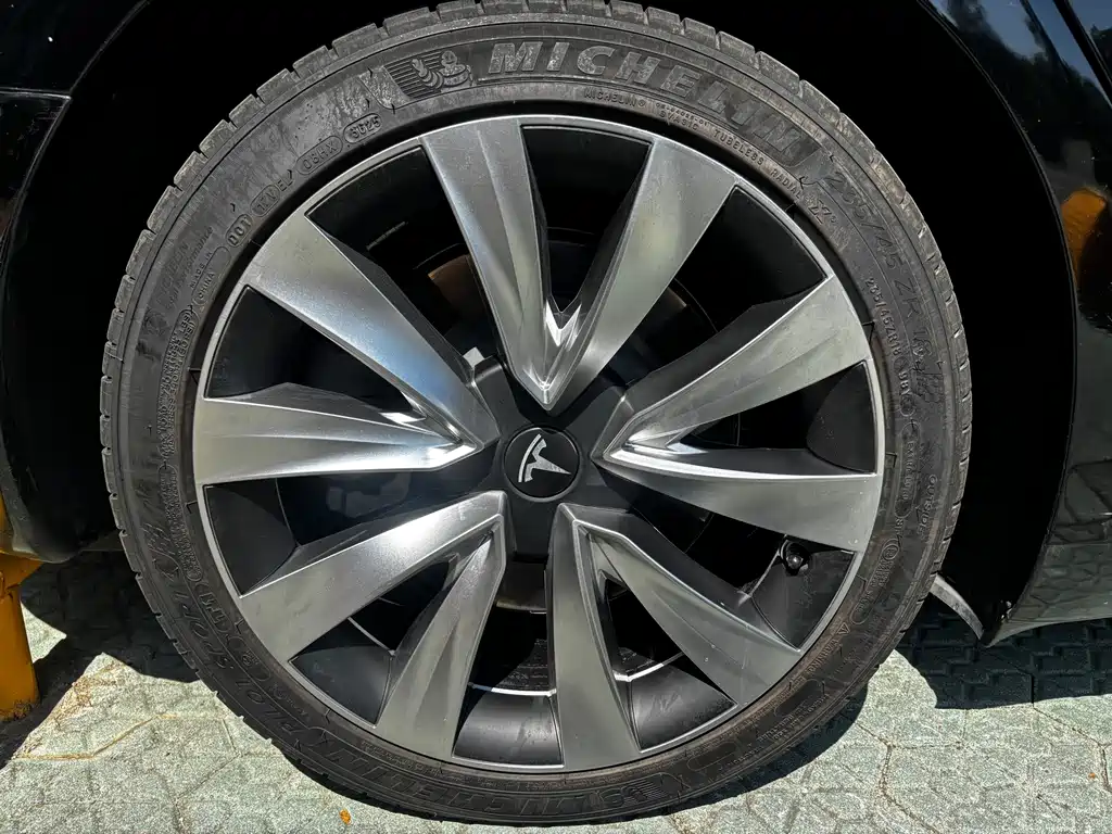 Tesla Model 3 — миниатюра 16