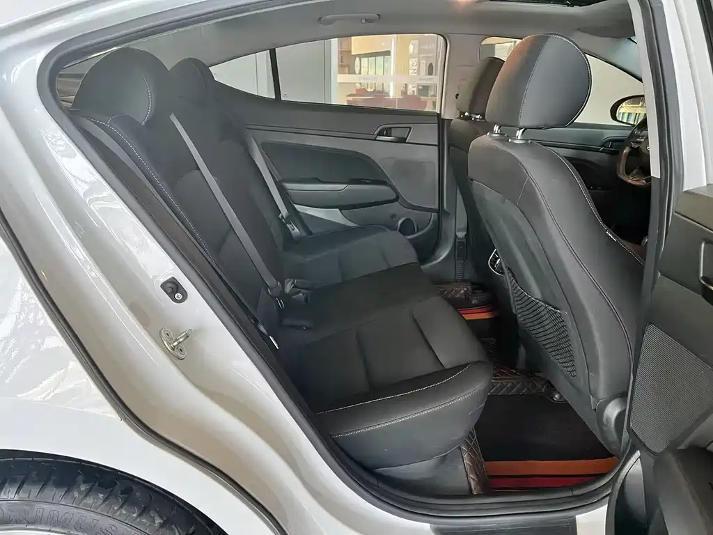 Hyundai Elantra — миниатюра 22