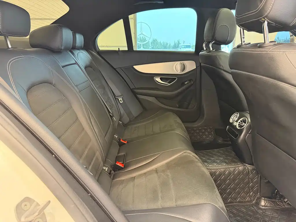 Mercedes-Benz C-Class — миниатюра 11