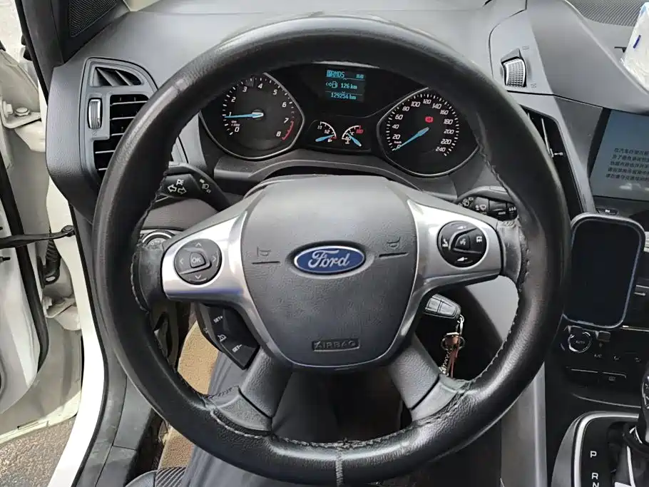 Ford Kuga — миниатюра 15