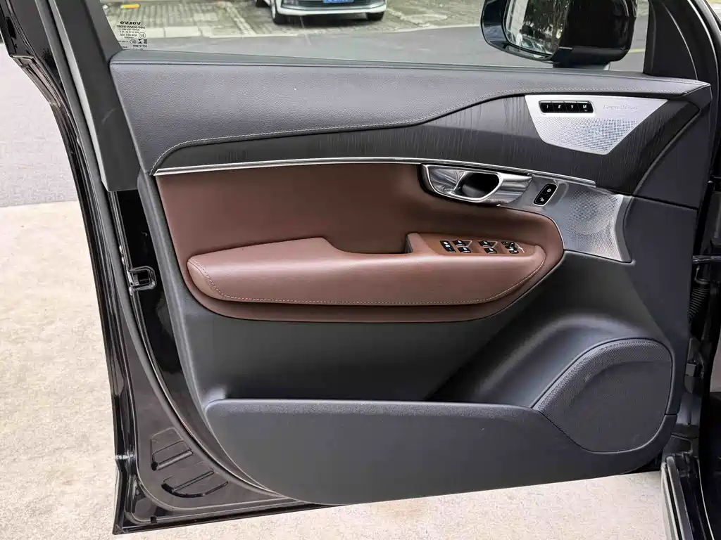 Volvo XC90 — миниатюра 10