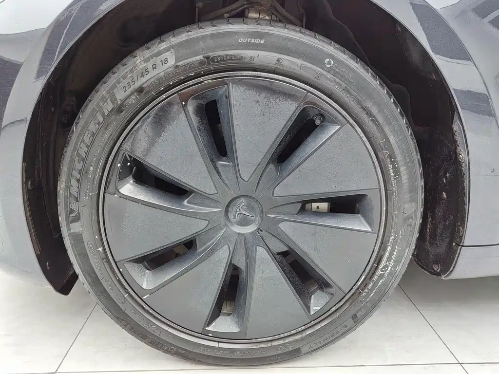 Tesla Model 3 — миниатюра 8