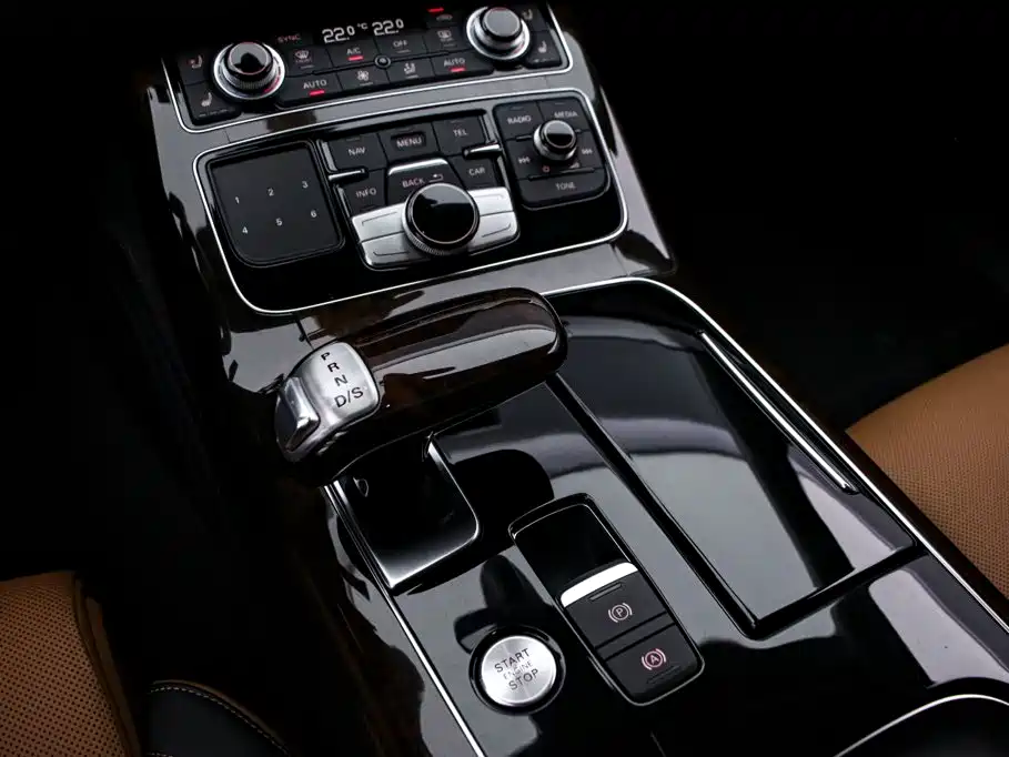 Audi A8 — миниатюра 10