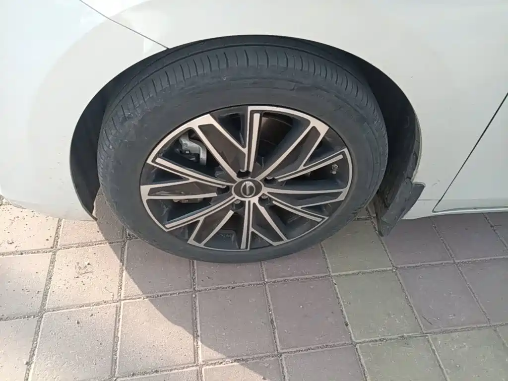 GAC Motor Trumpchi E8 PHEV — миниатюра 23