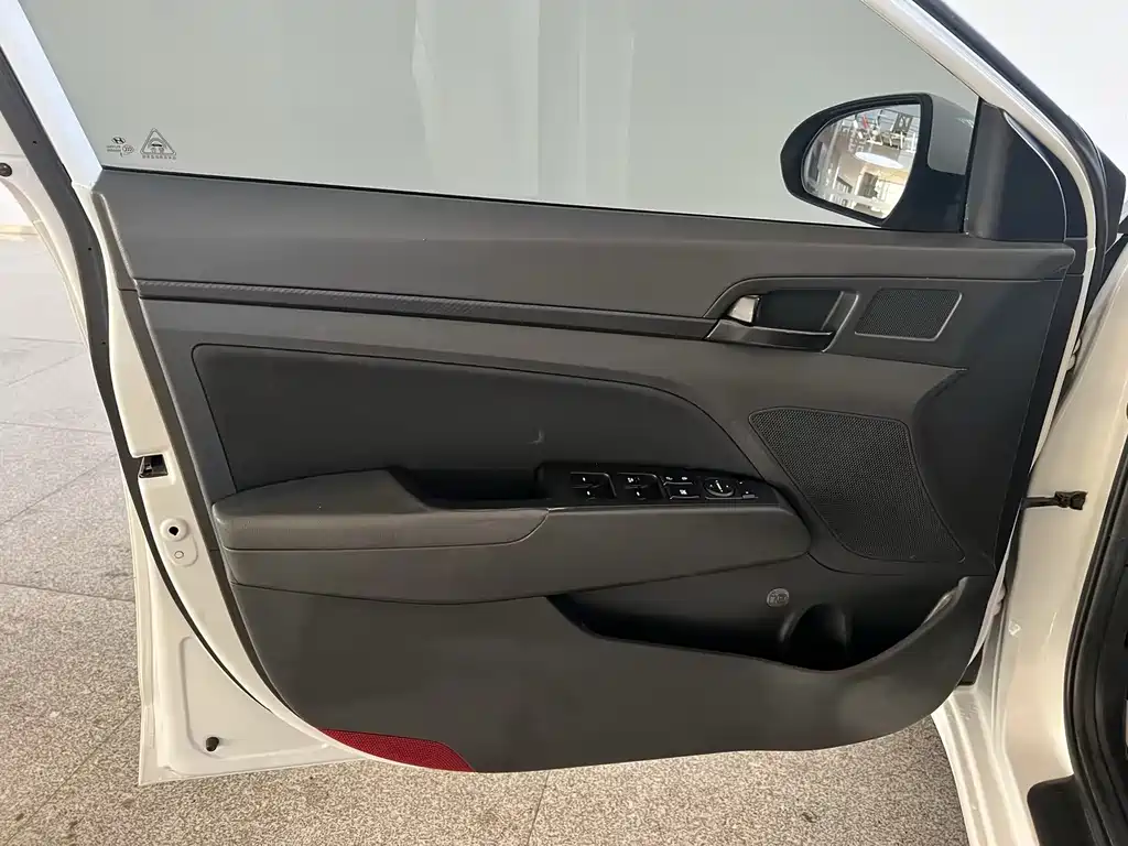 Hyundai Elantra — миниатюра 5