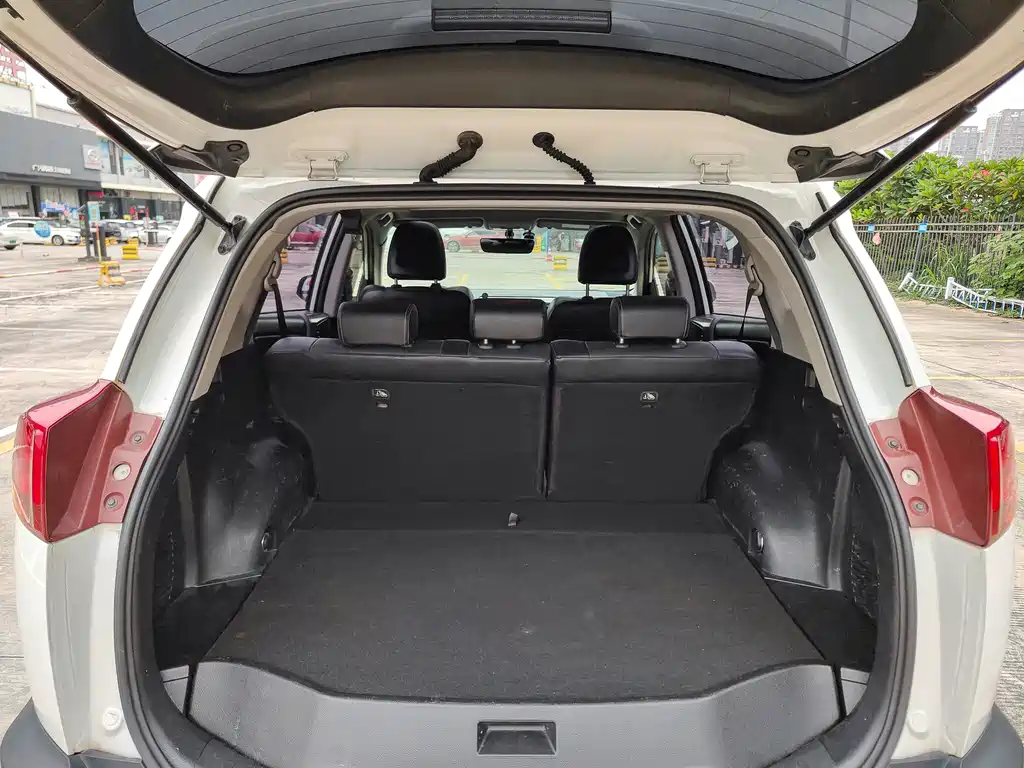 Toyota RAV4 — миниатюра 12