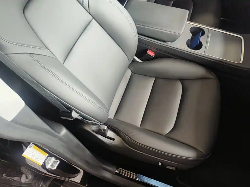 Tesla Model Y — миниатюра 25