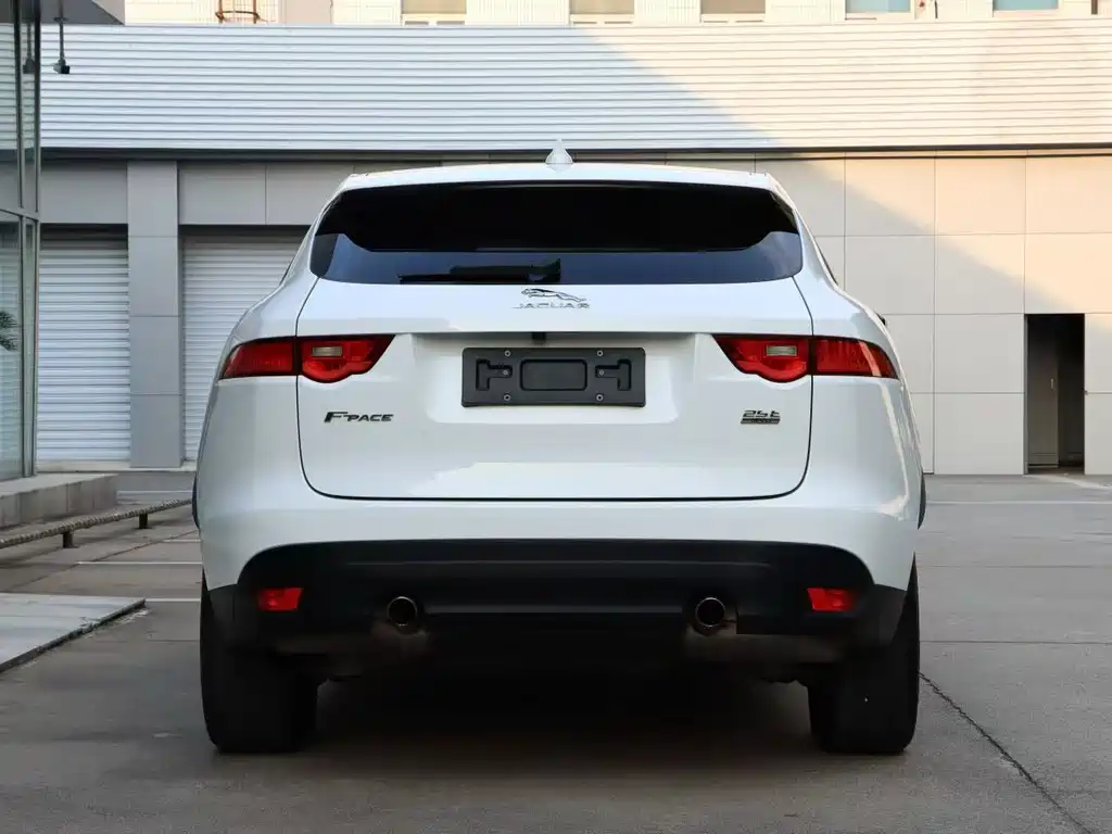 Jaguar F-PACE — миниатюра 3