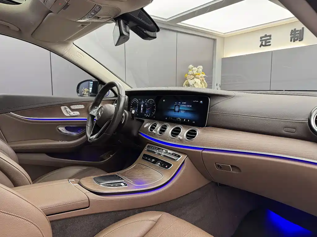 Mercedes-Benz E-Class — миниатюра 7
