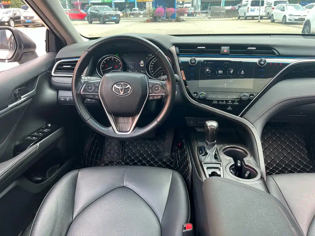 Toyota Camry — миниатюра 14
