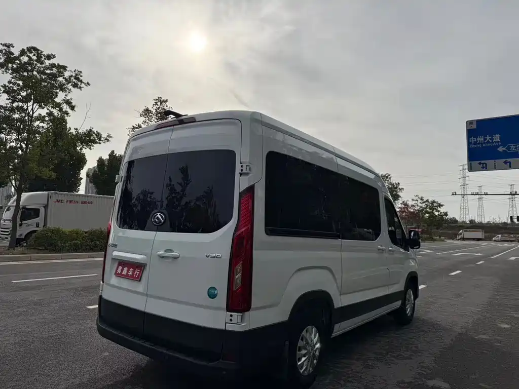 MAXUS V90 — миниатюра 9