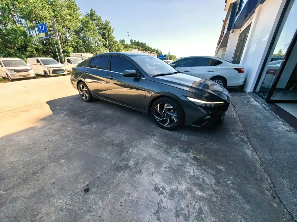 Hyundai Elantra — миниатюра 3