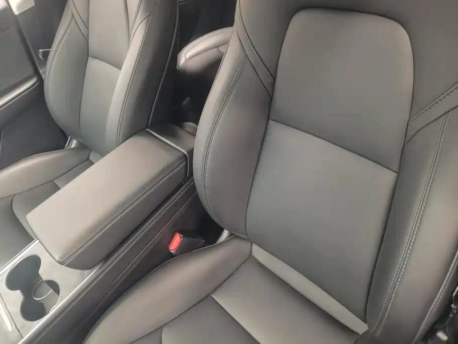 Tesla Model Y — миниатюра 9