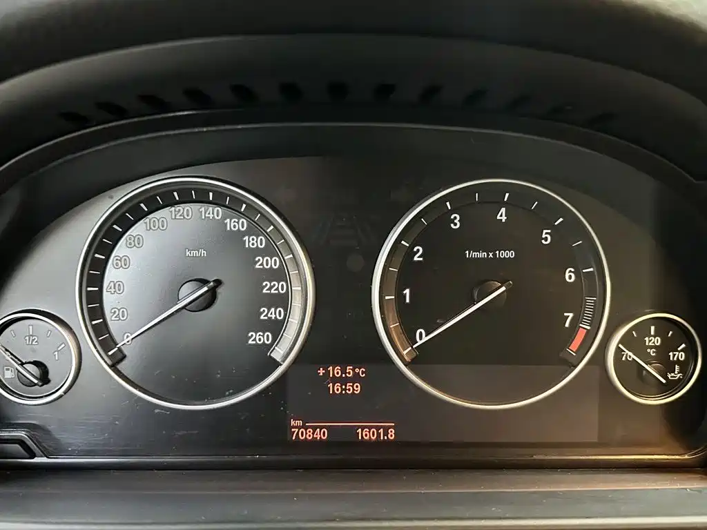 BMW 5 Series — миниатюра 11