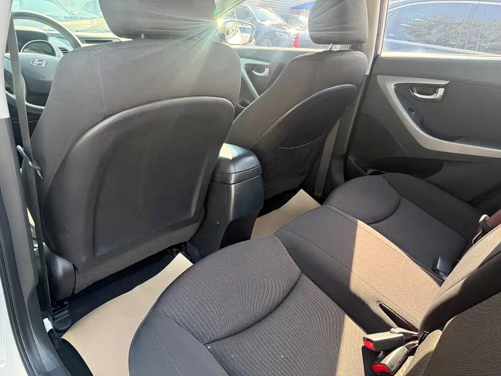 Hyundai Elantra Langdong — миниатюра 8