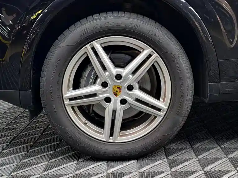 Porsche Cayenne — миниатюра 8