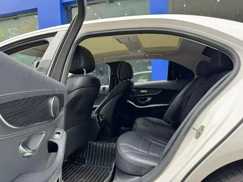 Mercedes-Benz C-Class — миниатюра 4