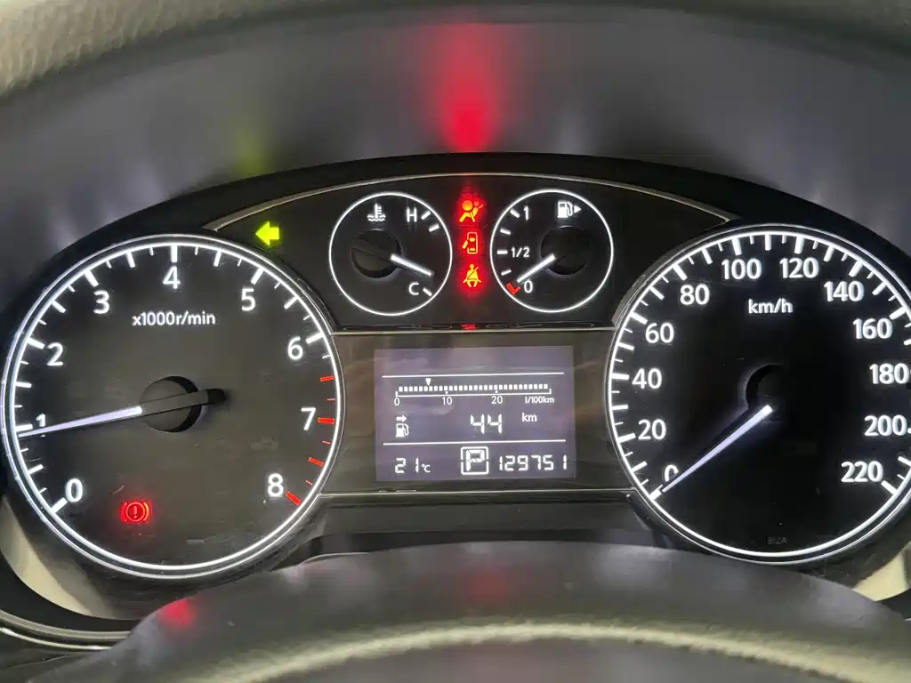 Nissan Tiida 1.6L CVT Comfort Type, фото 11