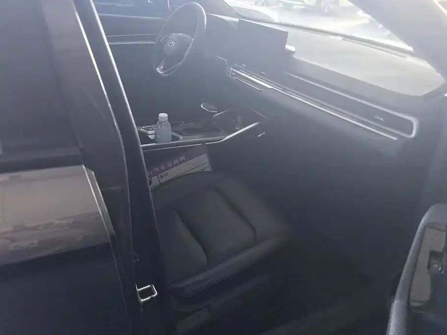 Geely Emgrand — миниатюра 8