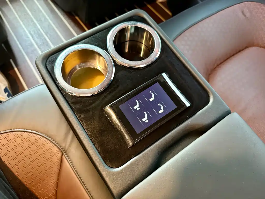 Mercedes-Benz V-Class (Import) — миниатюра 18