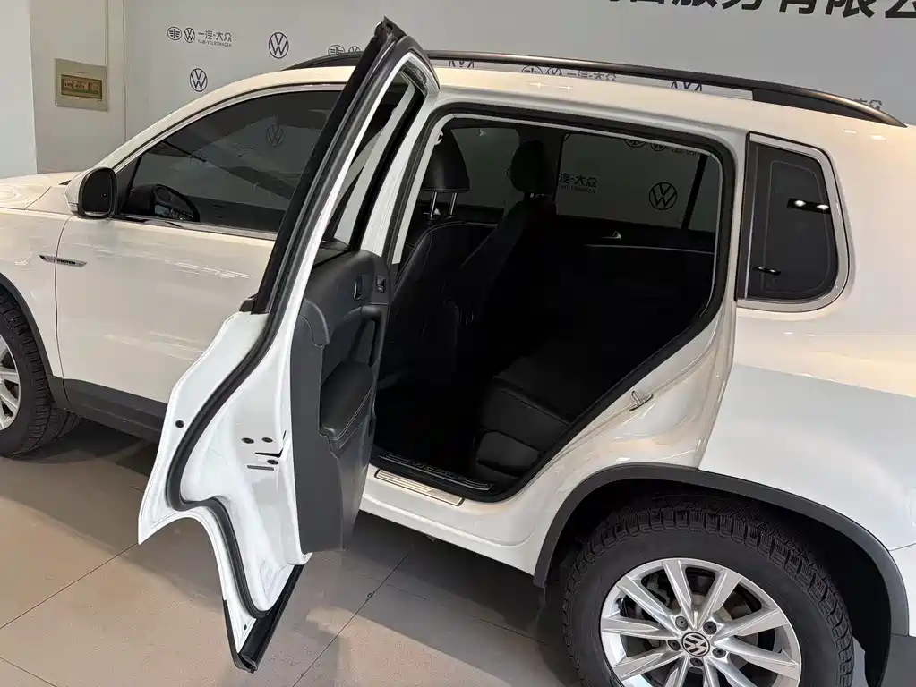 Volkswagen Tiguan — миниатюра 4