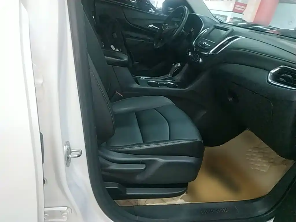 Chevrolet Equinox — миниатюра 25
