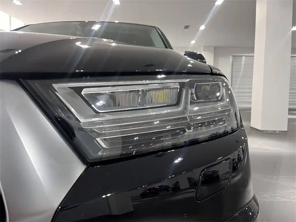 Audi Q7 — миниатюра 14