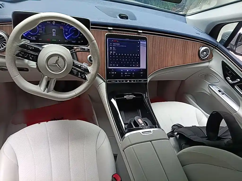 Mercedes-Benz EQE SUV — миниатюра 10