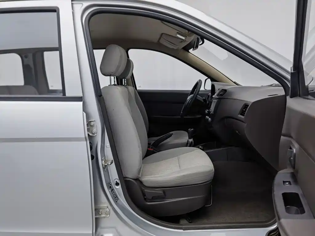 Wuling Hongguang — миниатюра 23