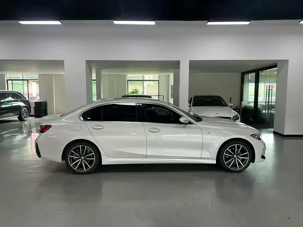BMW 3 Series — миниатюра 3