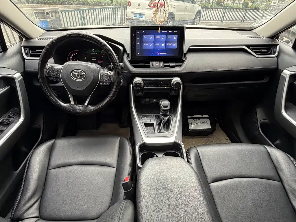 Toyota RAV4 — миниатюра 7