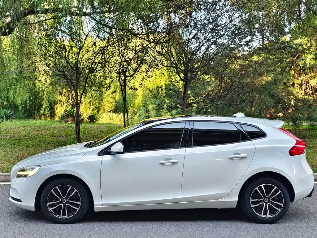 Volvo V40 — миниатюра 5
